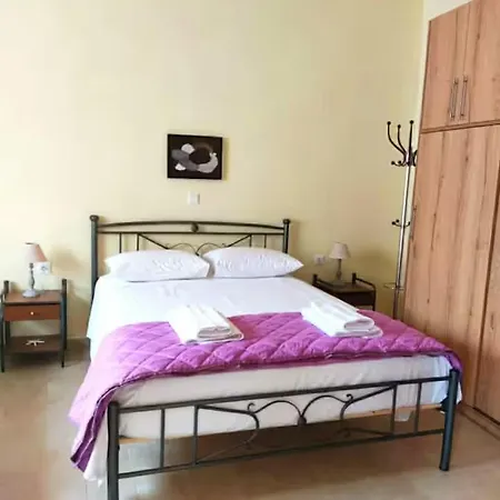Nyaraló Tonia's *